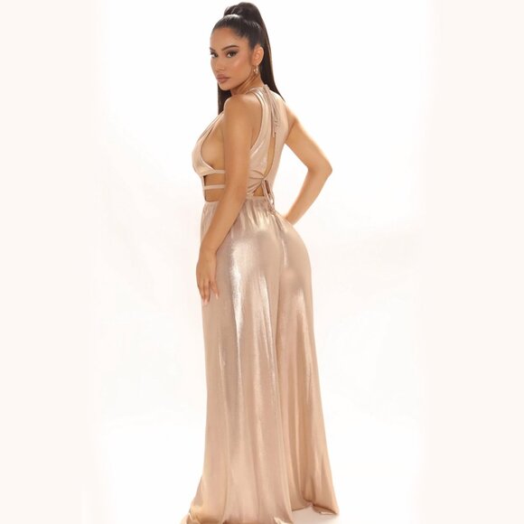 Goddess Vibes Metallic Rose Gold Halter Jumpsuit Cutout Back Wide‑Leg Pants Sz S - Picture 5 of 5